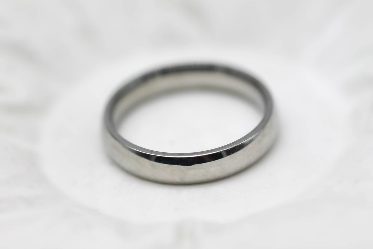 ANILLO ARGOLLA CONFORT UNISEX 4MM; TONO PLATEADO