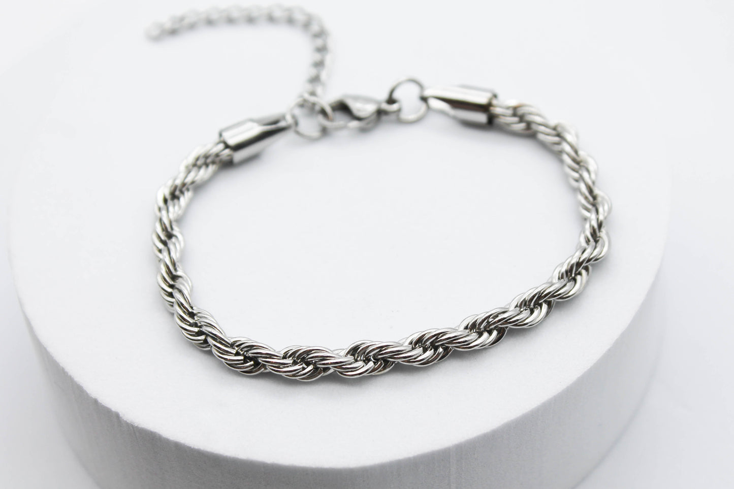 PULSERA TORSAL 4MM DE GROSOR, 21CM DE LARGO, TONO PLATEADO
