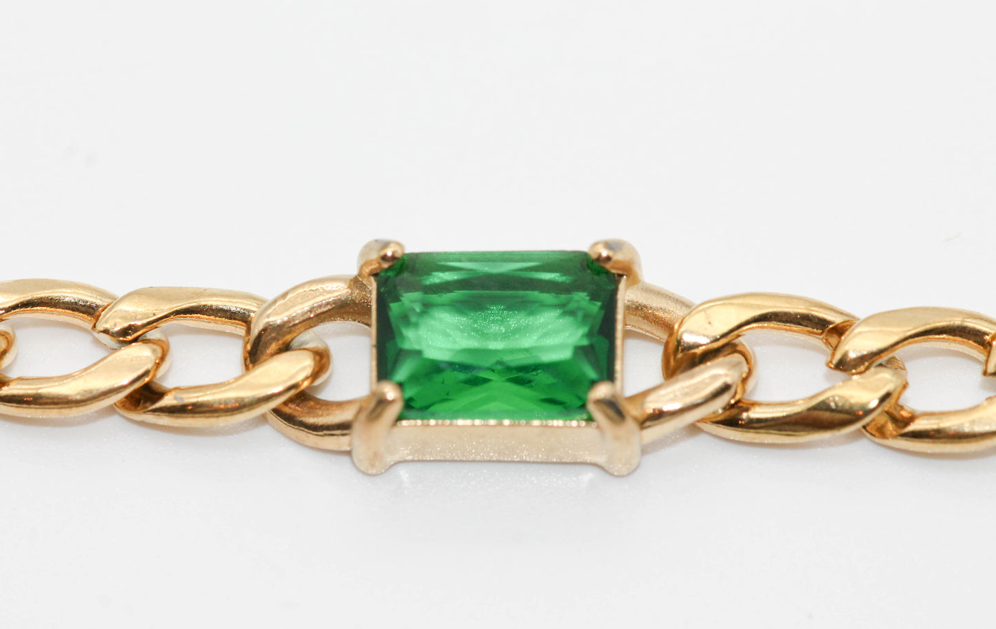 PULSERA BARBADA GRUESA 5MM, CIRCONIA RECTANGULAR VERDE ESMERALDA 7MM - 17CM DE LARGO + EXTENSION 3CM, TONO DORADO