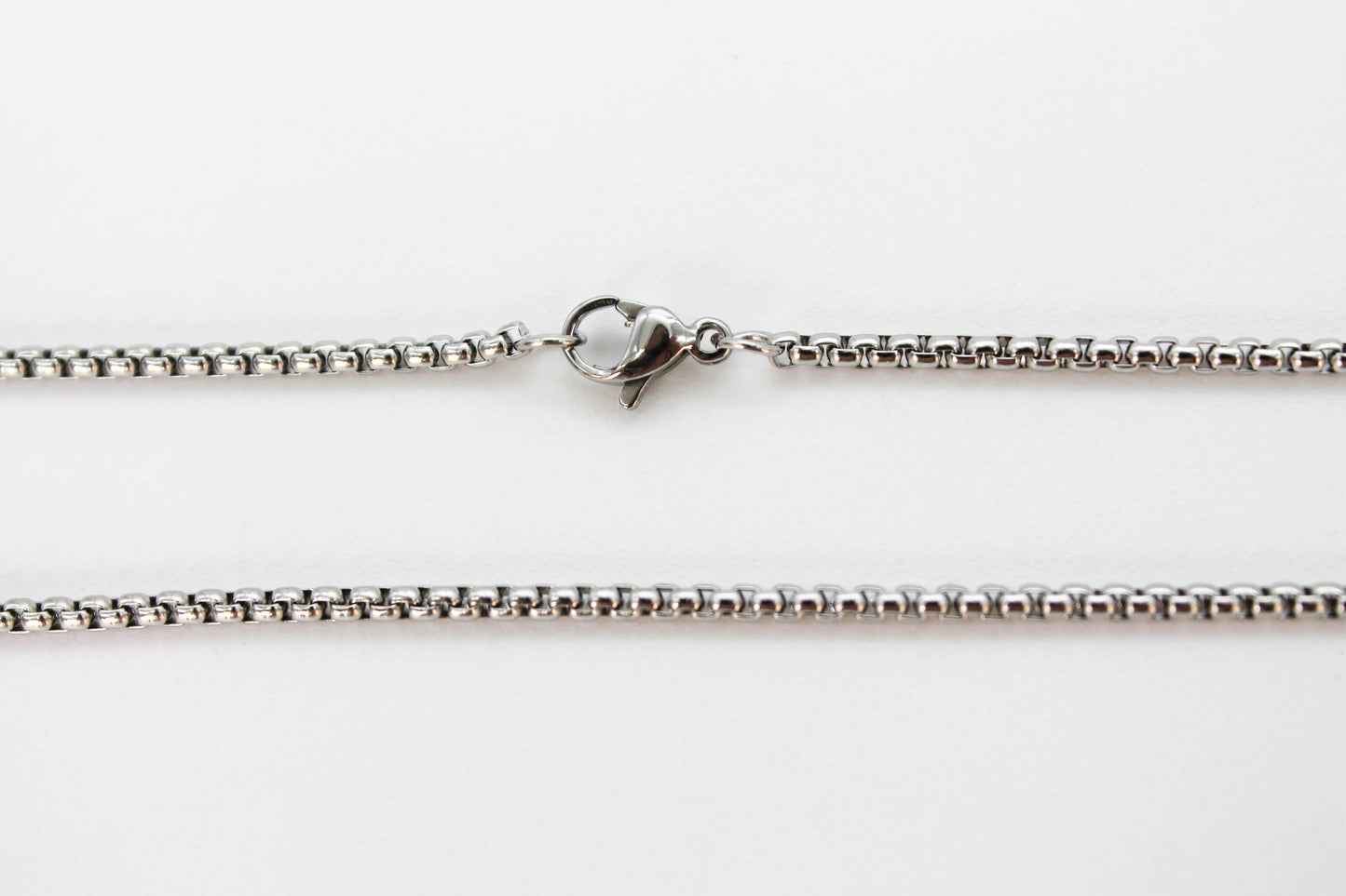 CADENA REDONDA 2MM X 60 CMS; TONO PLATEADO