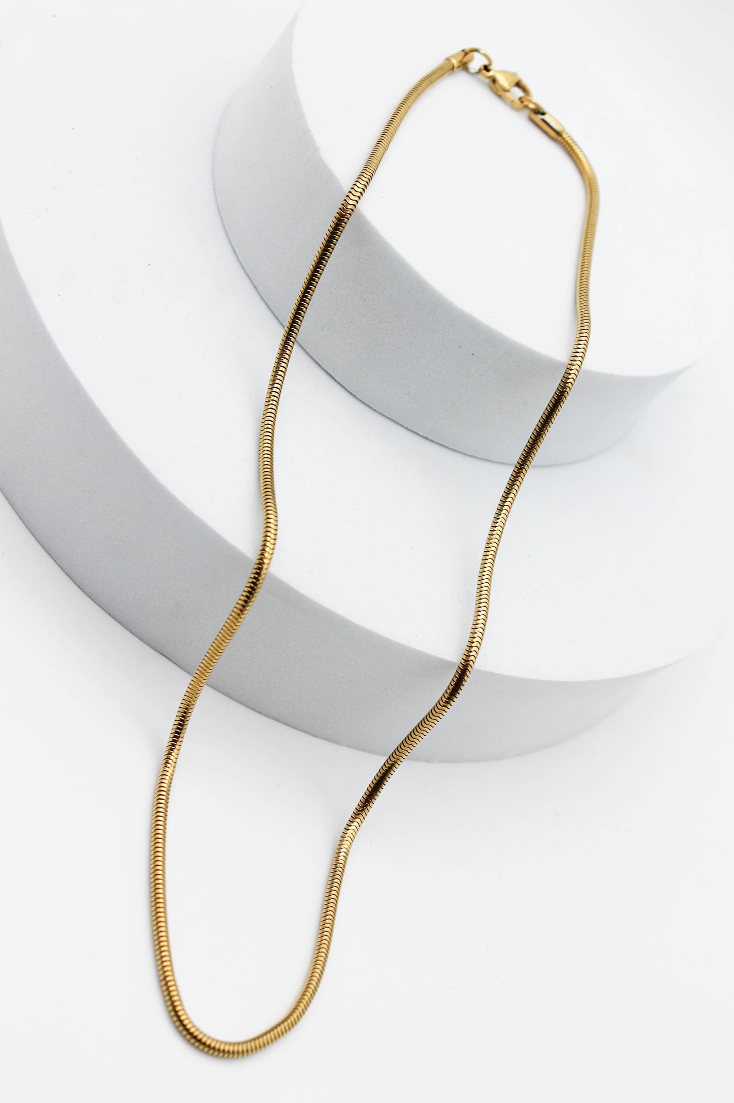 CADENA CUERPO DE SERPIENTE 3MM X 45CMS; TONO DORADO
