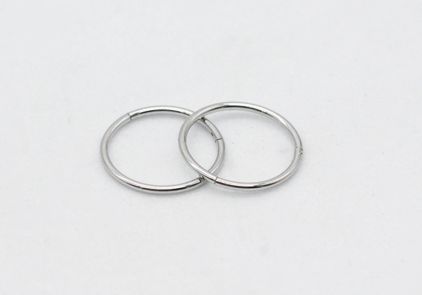 ARRACADA DELGADA TIPO PIERCING 1X15MM, TONO PLATEADO