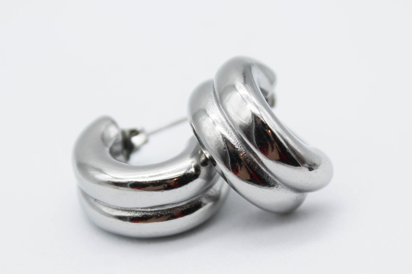 MEDIA ARRACADA DOBLE TUBULAR 20MM; 10MM DE GROSOR SOLIDA; TONO PLATEADO