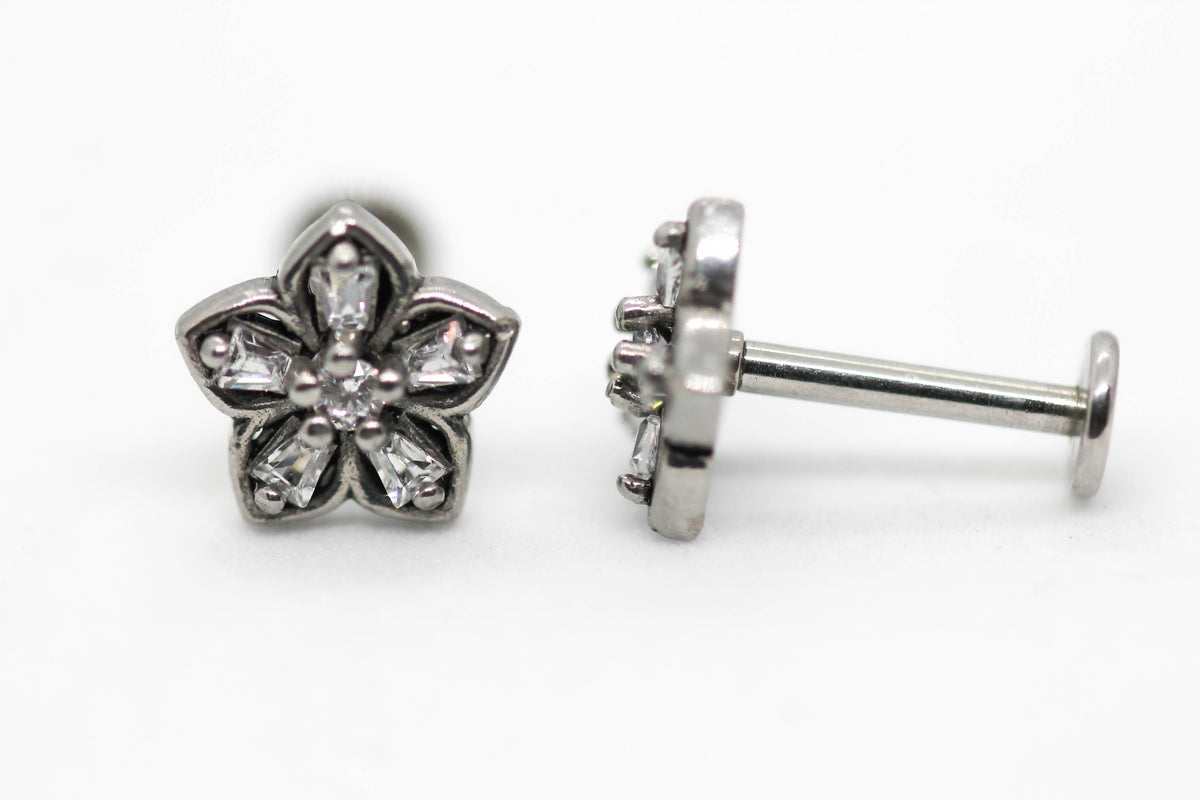 BROQUEL 8MM FLOR 5 PETALOS CIRCONIAS CON TOPE DE ROSCA; TONO PLATEADO