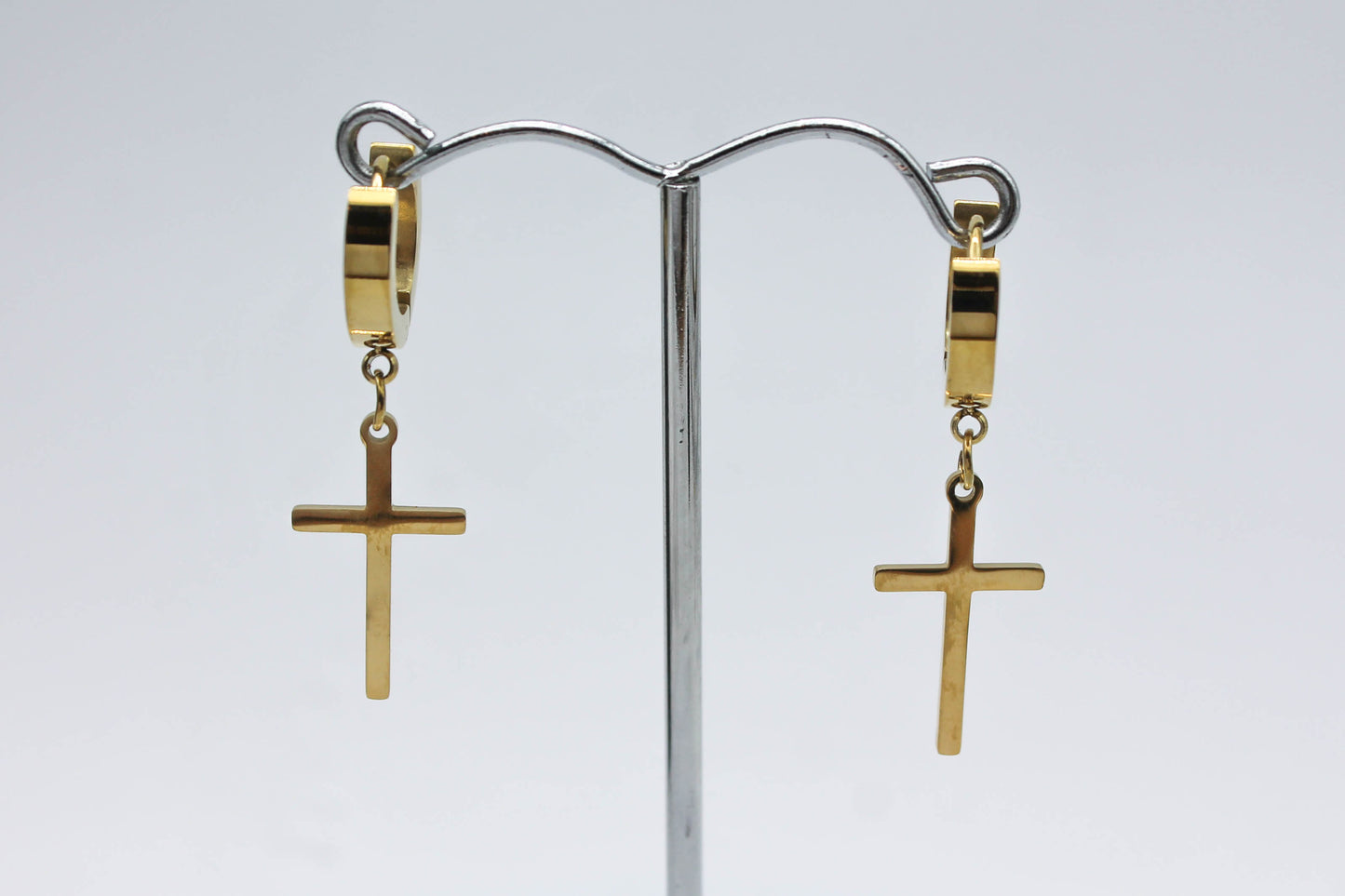 HUGGIES LISOS CRUZ COLGANTE; TONO DORADO