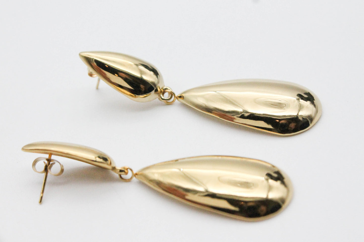 ARETES 60MM DOBLE GOTA HUECOS; TONO DORADO