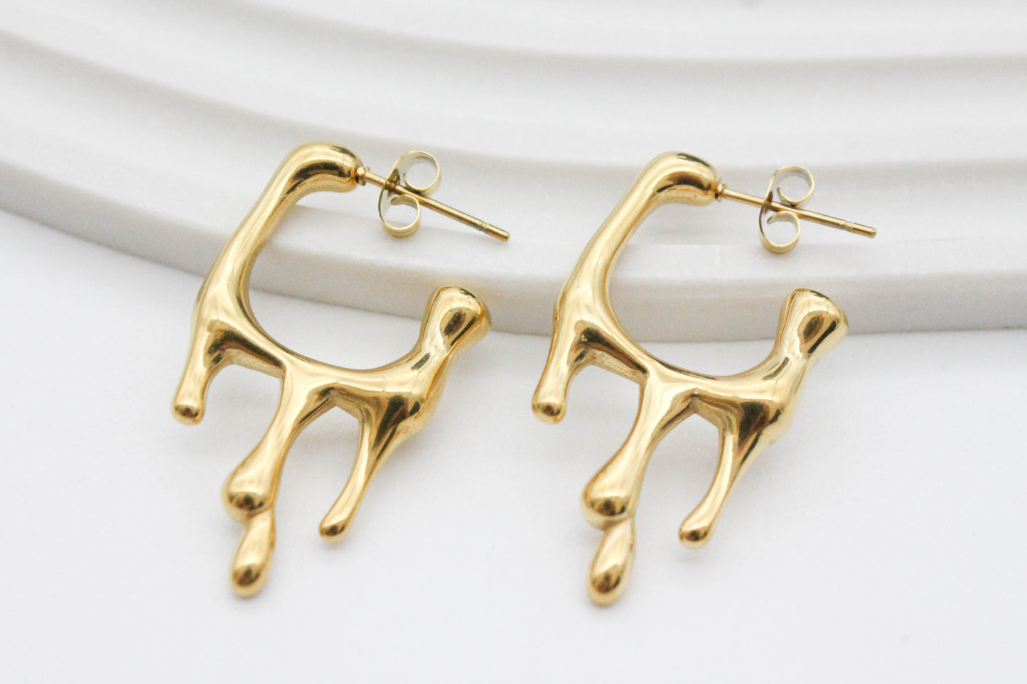 ARETES DERRETIDO, TONO DORADO 33MM