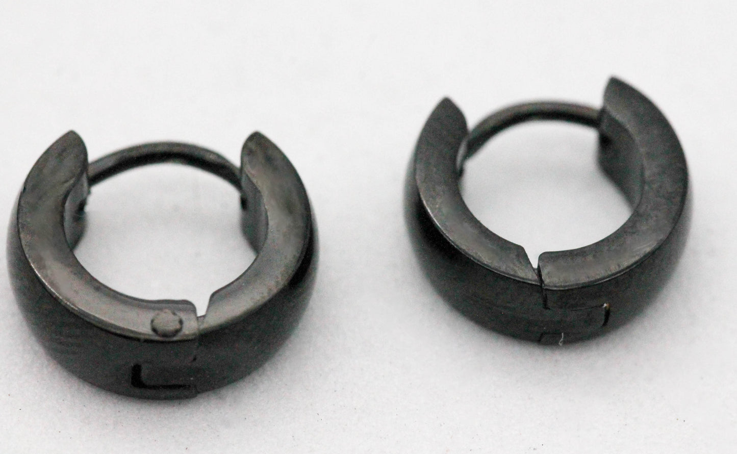 HUGGIE NEGRO LISO TUBULAR 10X4MM