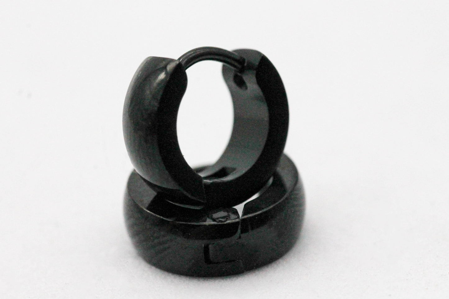 HUGGIE NEGRO LISO TUBULAR 10X4MM