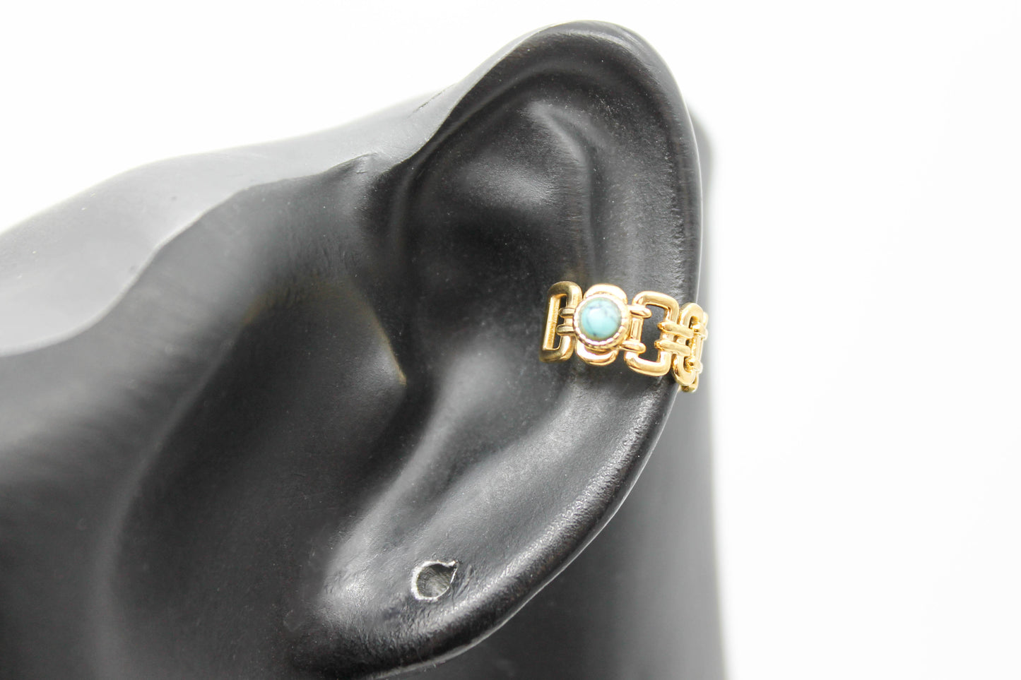 *EAR CUFF/ PIERNCIG FALSO/CONCIENCIA ESLABONES CUADRADOS ABRAZADOS PIEDRA NATURAL AZUL LINEAS NEGRAS 7MM DE ANCHO , TONO DORADO*
