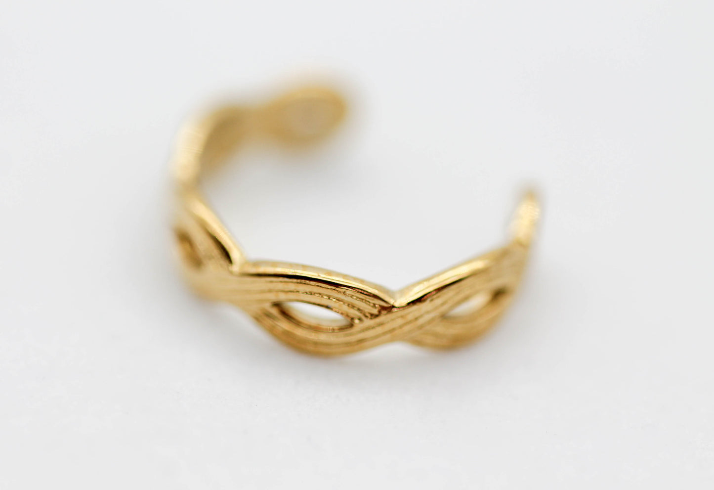 *EAR CUFF/ PIERNCIG FALSO/ CONCIENCIAS INFINITO LINEAS 4MM DE ANCHO , TONO DORADO*