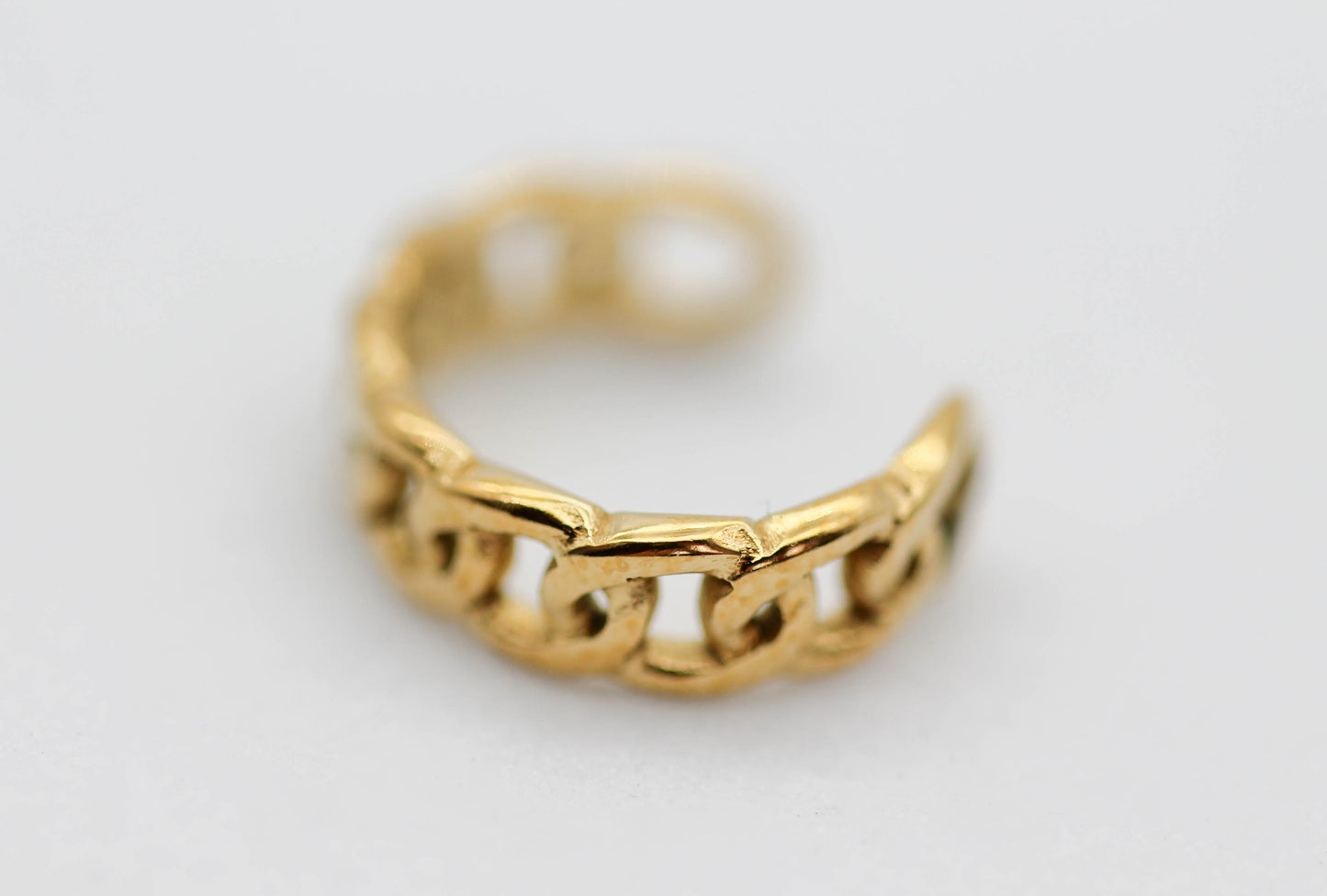 *EAR CUFF/ PIERNCIG FALSO/CONCIENCIAS ESLABON 4MM DE ANCHO , TONO DORADO*