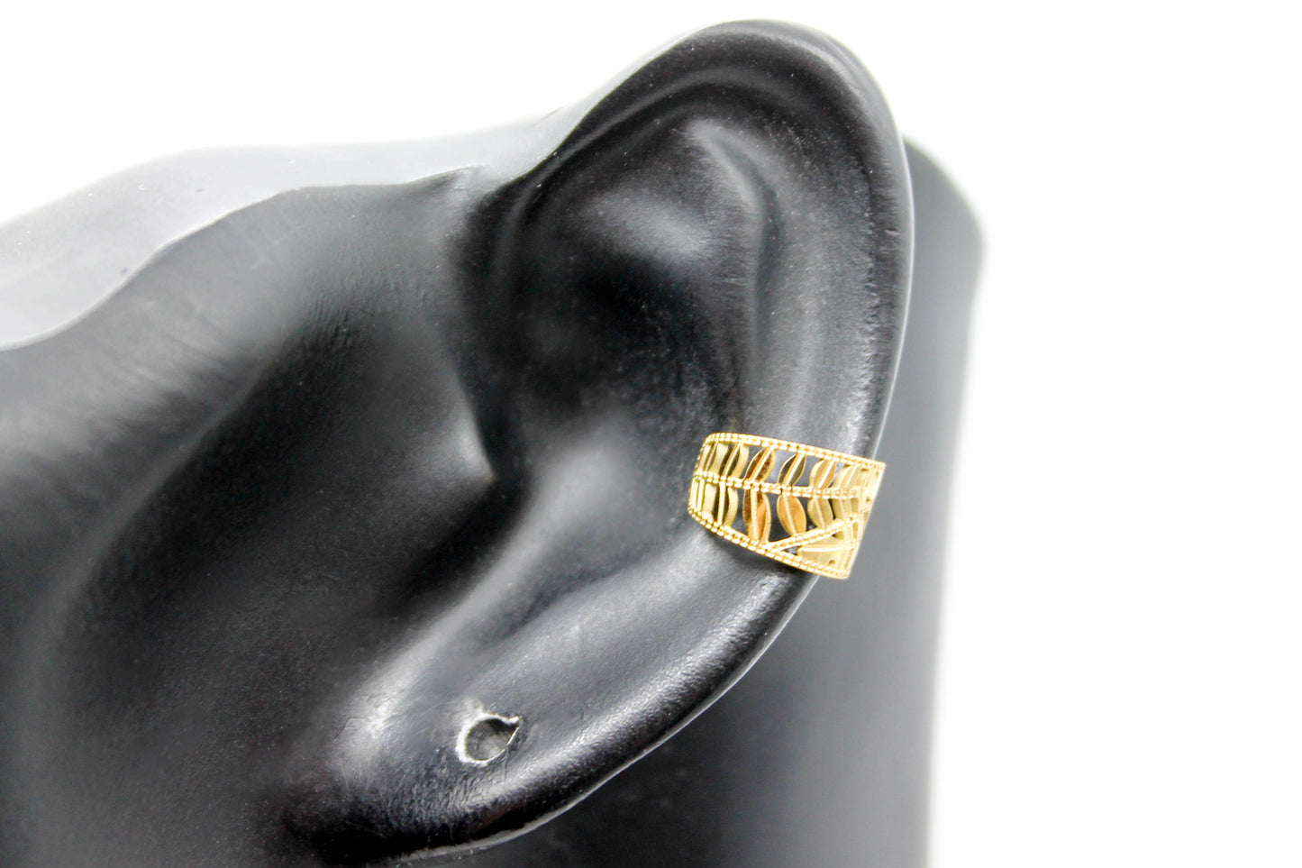 *EAR CUFF/ PIERNCIG FALSO/ CONCIENCIAS HOJAS 8M DE ANCHO , TONO DORADO*