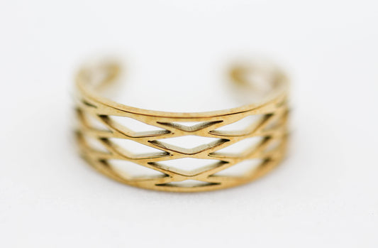 *EAR CUFF PIERNCIG FALSO/ CONCIENCIA ROMBOS HUECOS 5MM  , TONO DORADO*