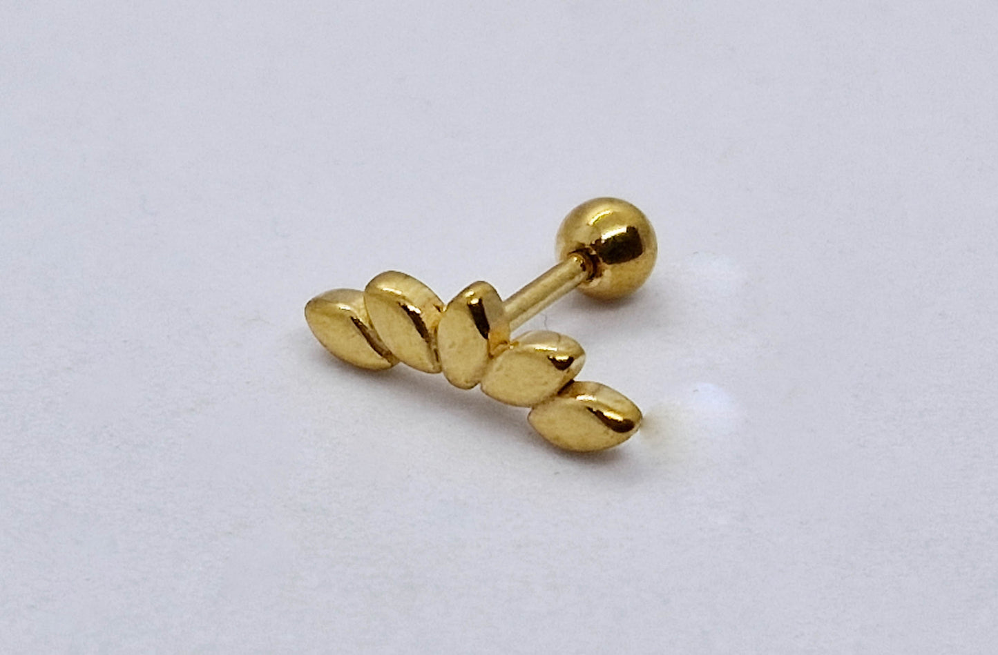 PIERCING 5 HOJAS EN CURVA; TONO DORADO