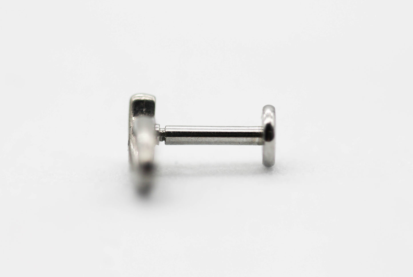 PIERCING PESCADITO 10MM; TONO PLATEADO
