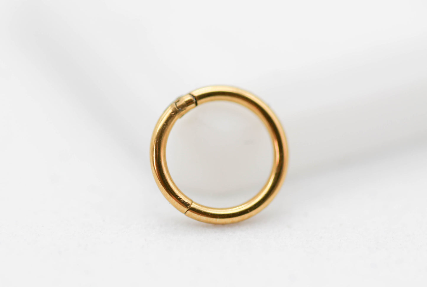 PIERCING BASICO ARRACADA LISA 1X8MM; TONO DORADO