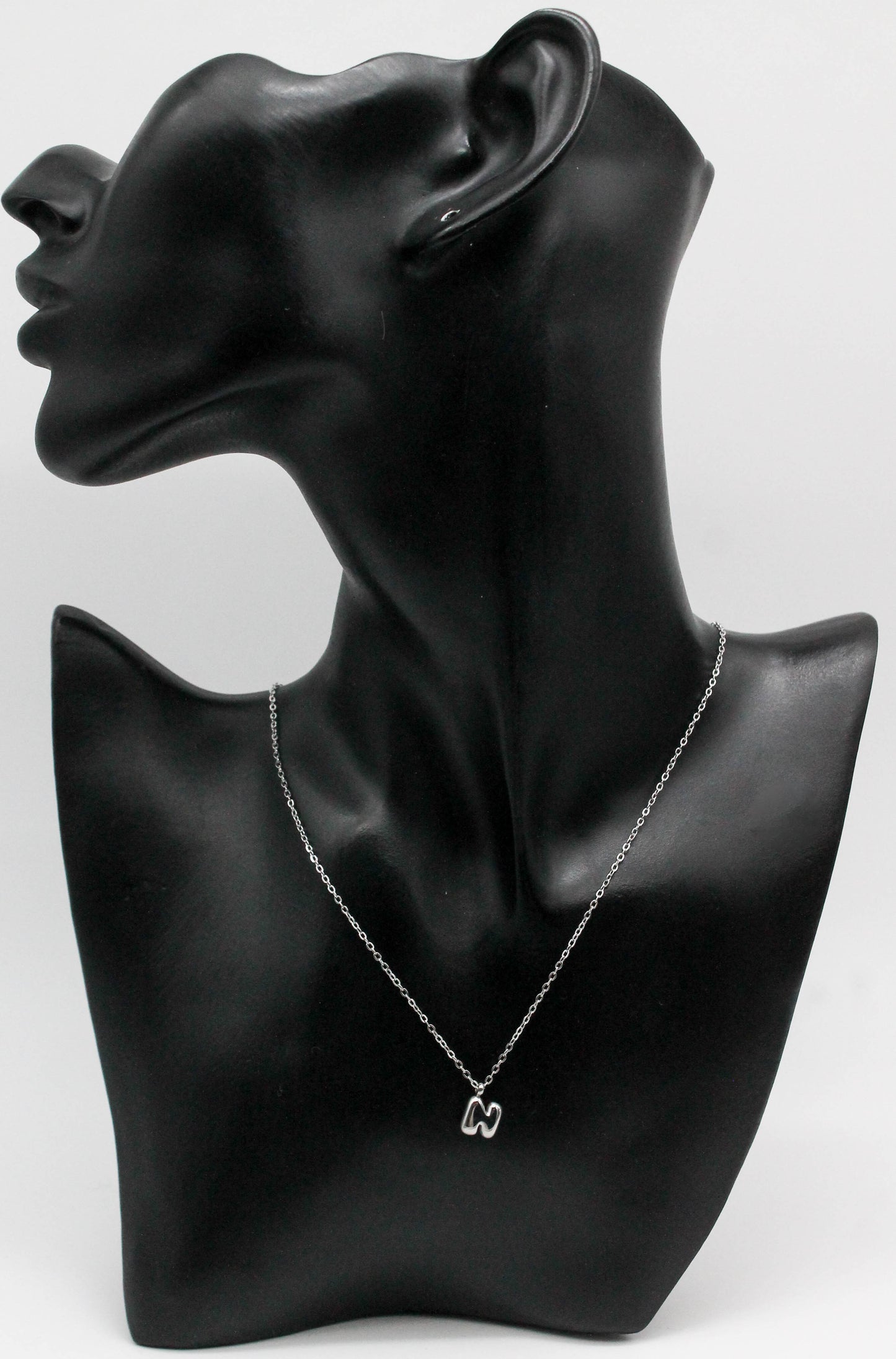 COLLAR INICIAL GLOBO MINI 8MM , TONO PLATEADO. ¡Elige tu inicial!