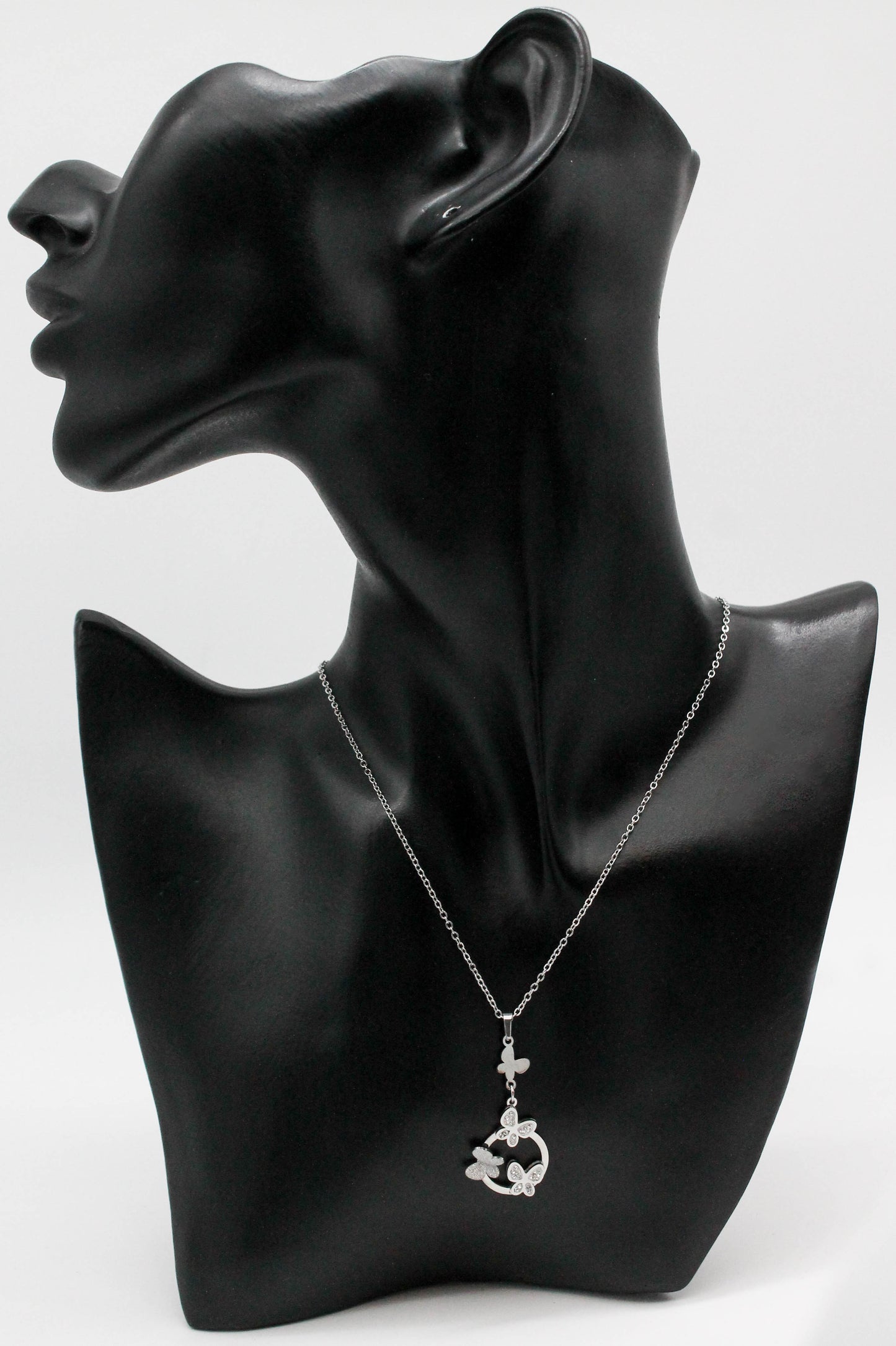 COLLAR MARIPOSA LISA/ CON CIRCONIAS, AZUCARADA EN CIRCULO HUECO 40MM, 40CM + EXTENSION 5.5CM; TONO PLATEADO