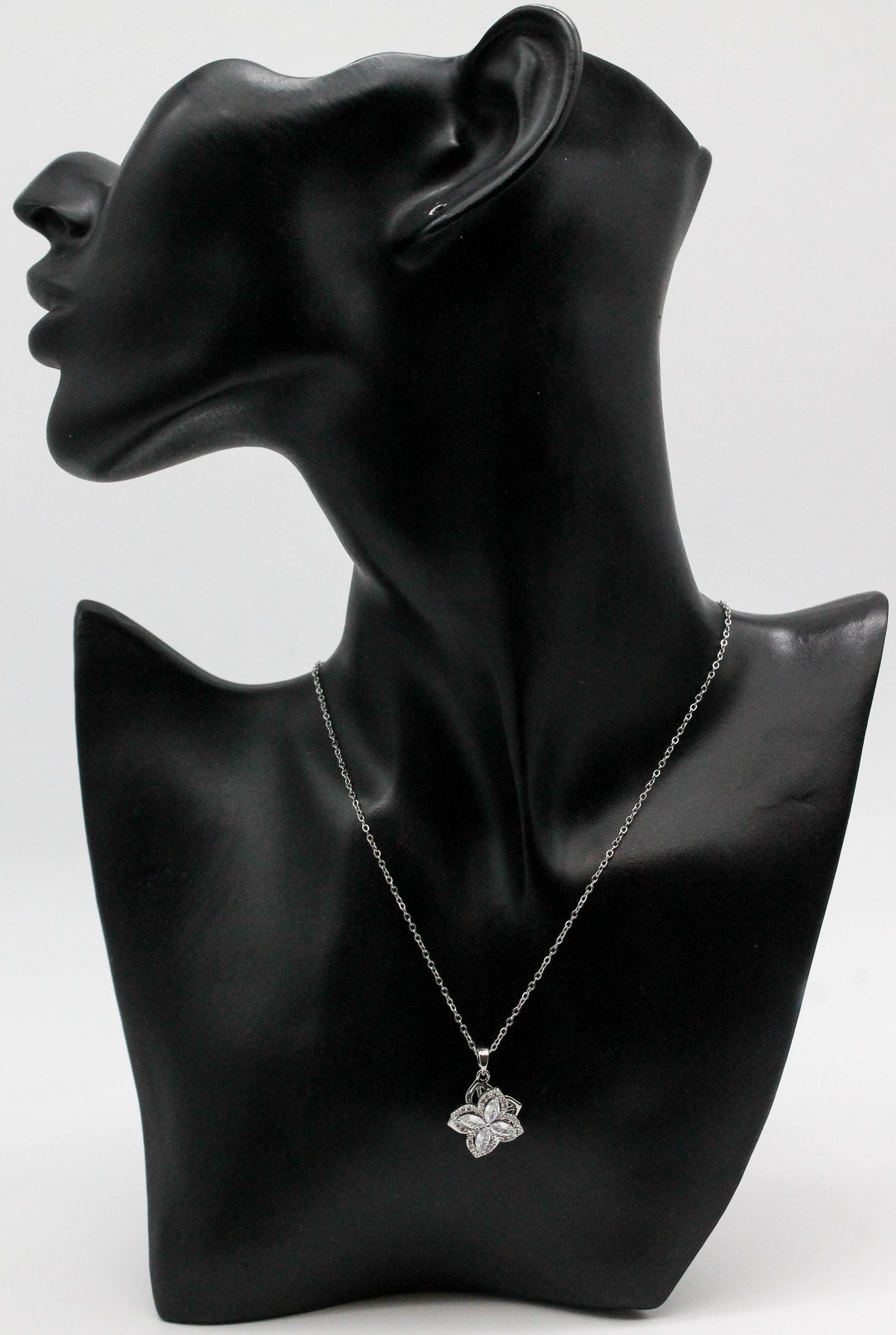 COLLAR FLOR 4 PETALOS CIRCONIAS GIRATORIO 12MM DIJE ALEACION DE METAL, 40CM + EXTENSION 5.5CM; TONO PATEADO