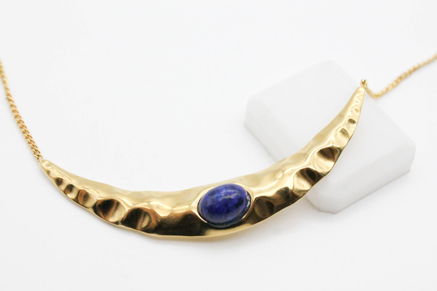 COLLAR MEDIA TEXTURIZADA LUNA PIEDRA AZUL REY CADENA BARBADA DELGADA 40CM + EXTENSION DE 6CM