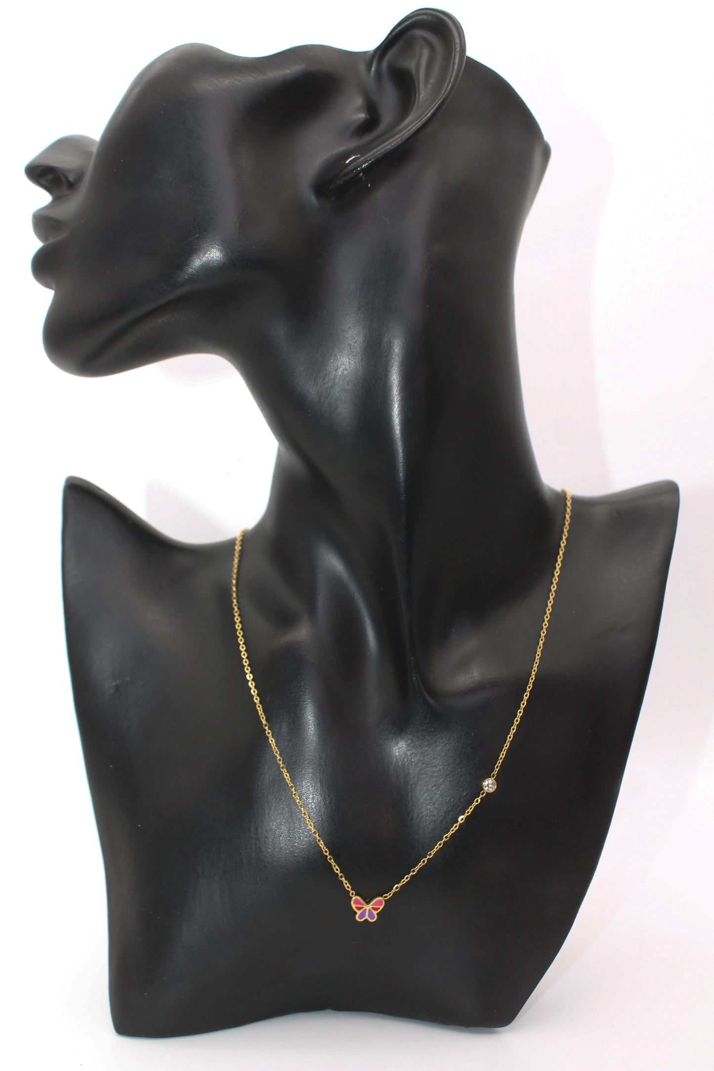 COLLAR MARIPOSA 10MM ESMALTE ROSA FIUSHA Y MORADO, CON CIRCONIA 45CM DE LARGO + EXTENSION 5CM, TONO DORADO.