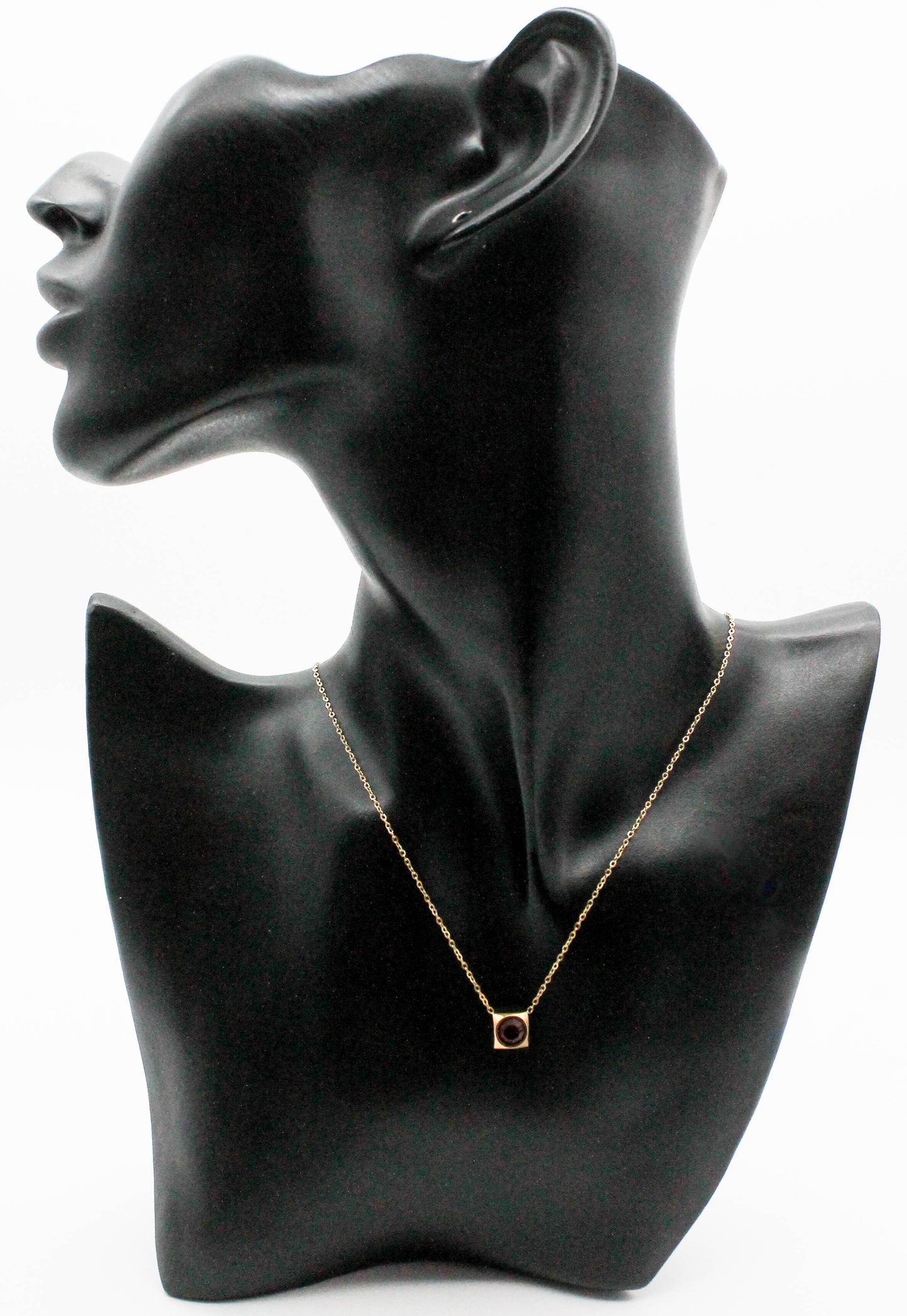 COLLAR SOLITARIO CUADRADO CIRCONIA ROJA 8MM 43CM + EXTESION DE 5 CM; TONO DORADO