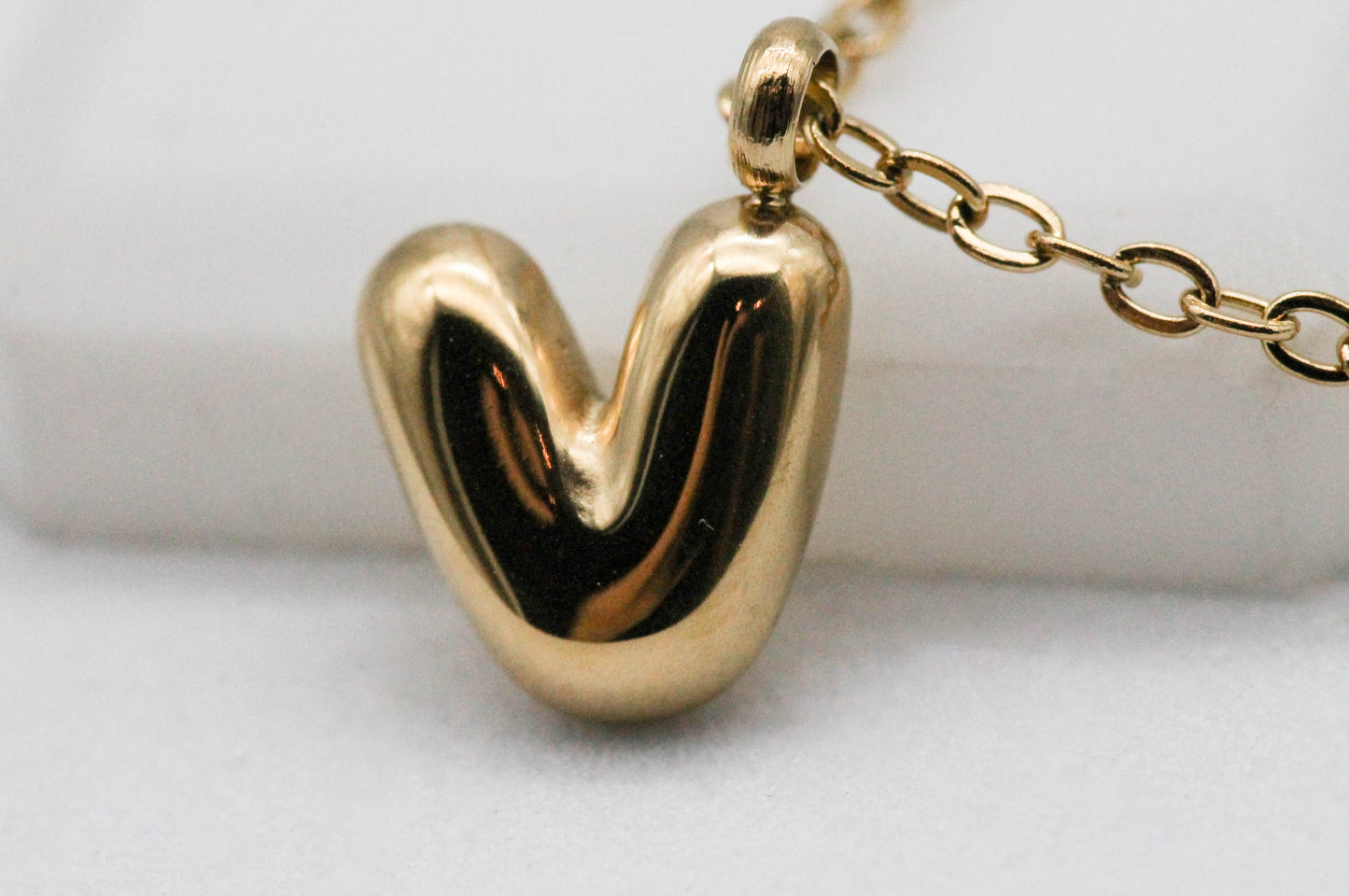 COLLAR INICIAL GLOBO MINI 8MM; TONO DORADO ¡Elige tu inicial!