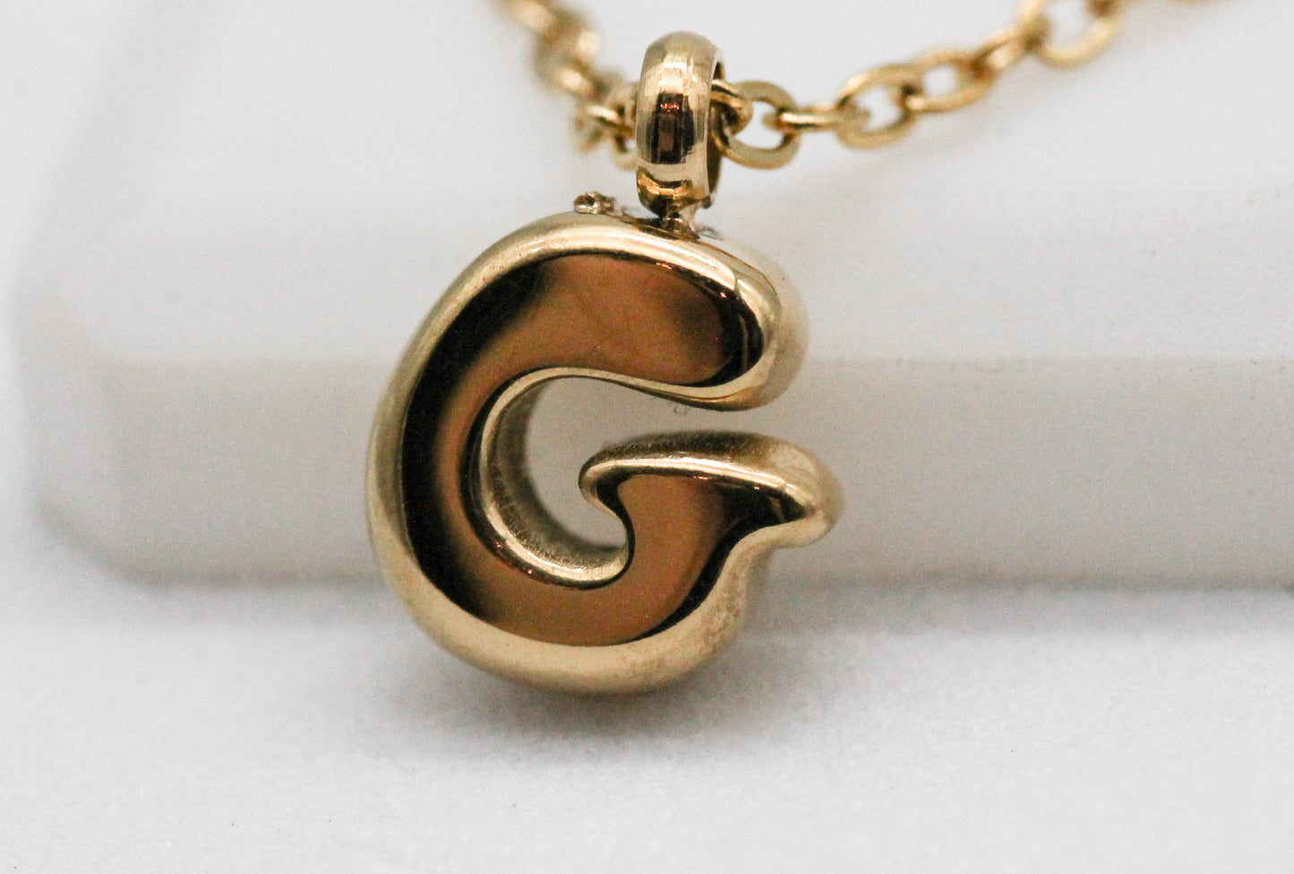 COLLAR INICIAL GLOBO MINI 8MM; TONO DORADO ¡Elige tu inicial!