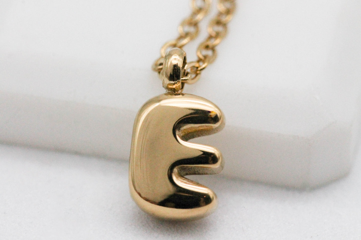 COLLAR INICIAL GLOBO MINI 8MM; TONO DORADO ¡Elige tu inicial!