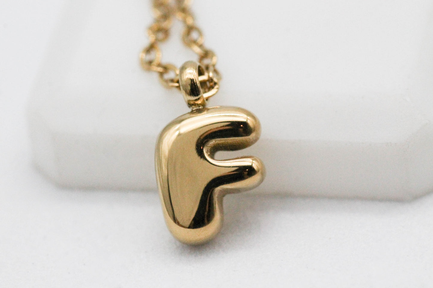 COLLAR INICIAL GLOBO MINI 8MM; TONO DORADO ¡Elige tu inicial!