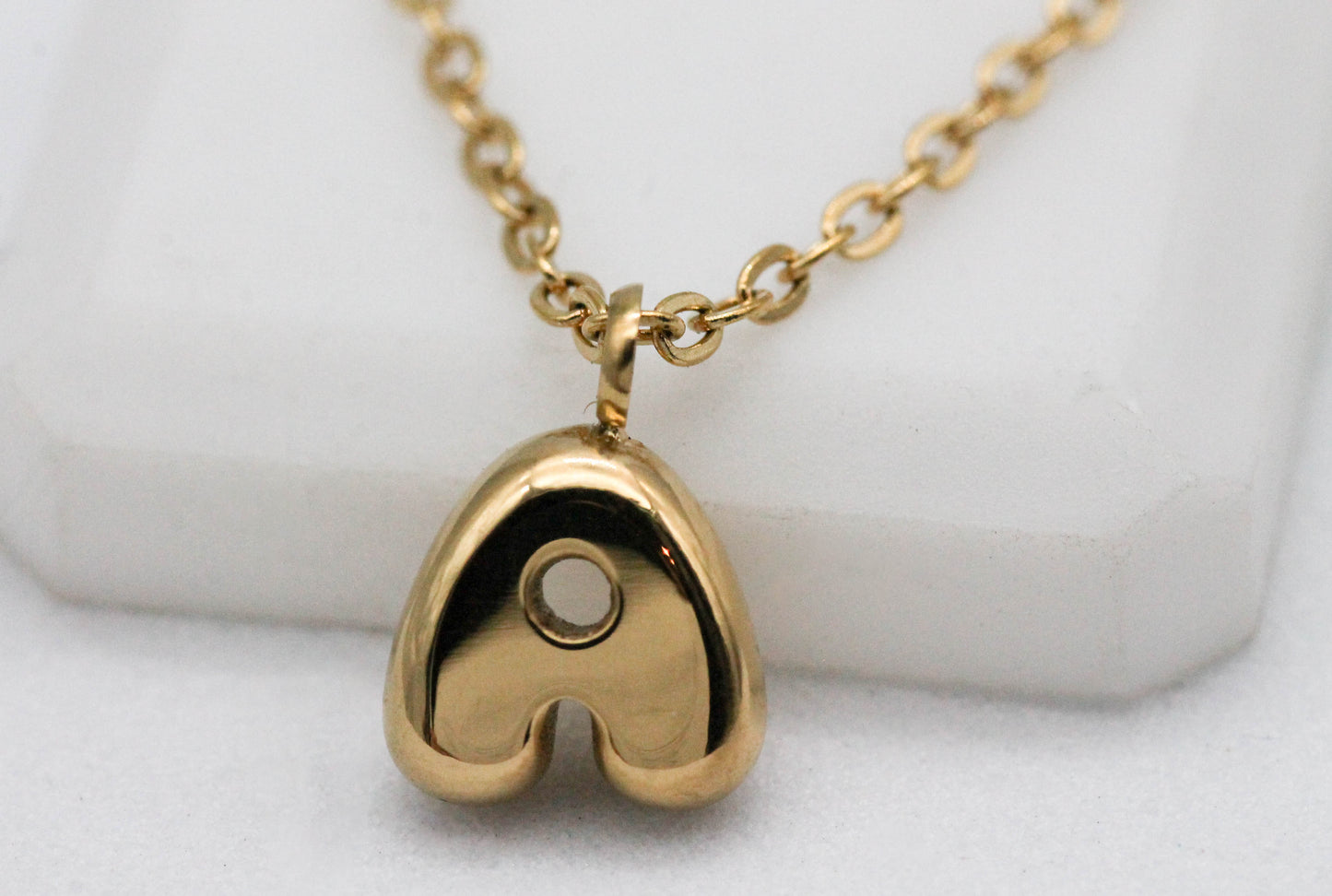 COLLAR INICIAL GLOBO MINI 8MM; TONO DORADO ¡Elige tu inicial!