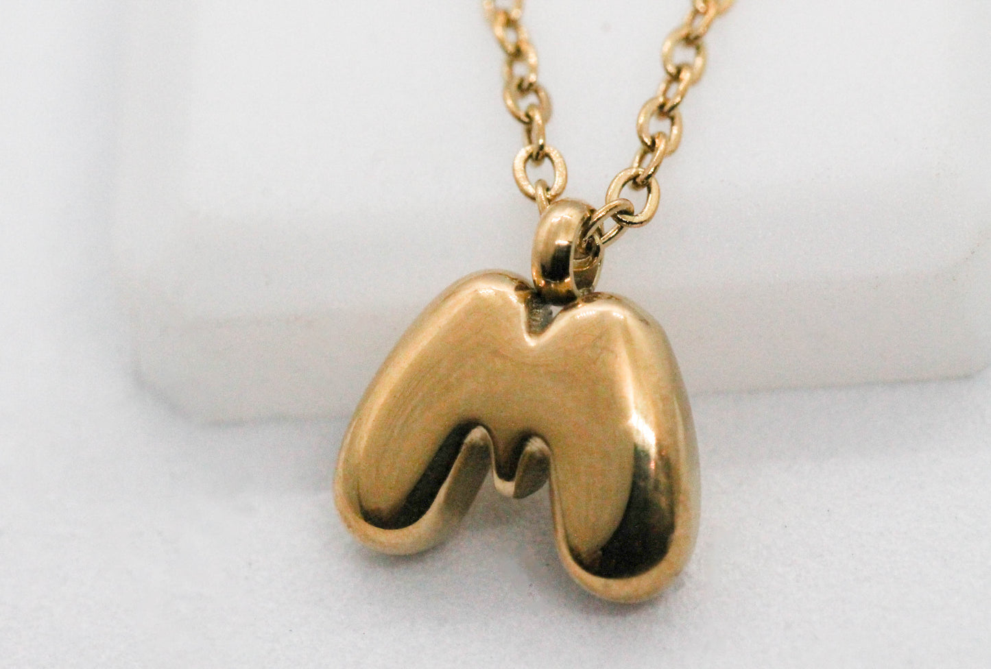 COLLAR INICIAL GLOBO MINI 8MM; TONO DORADO ¡Elige tu inicial!
