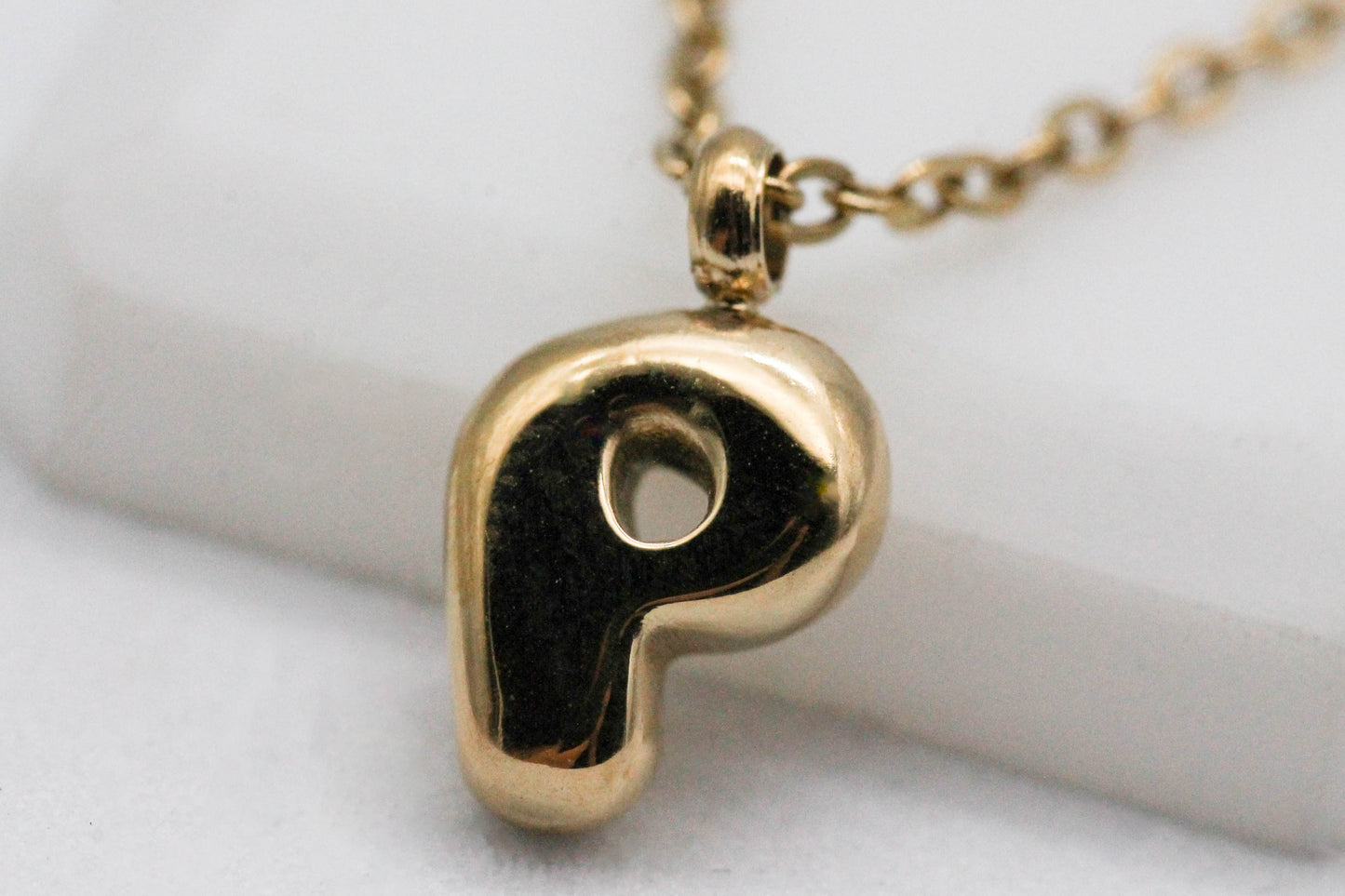 COLLAR INICIAL GLOBO MINI 8MM; TONO DORADO ¡Elige tu inicial!