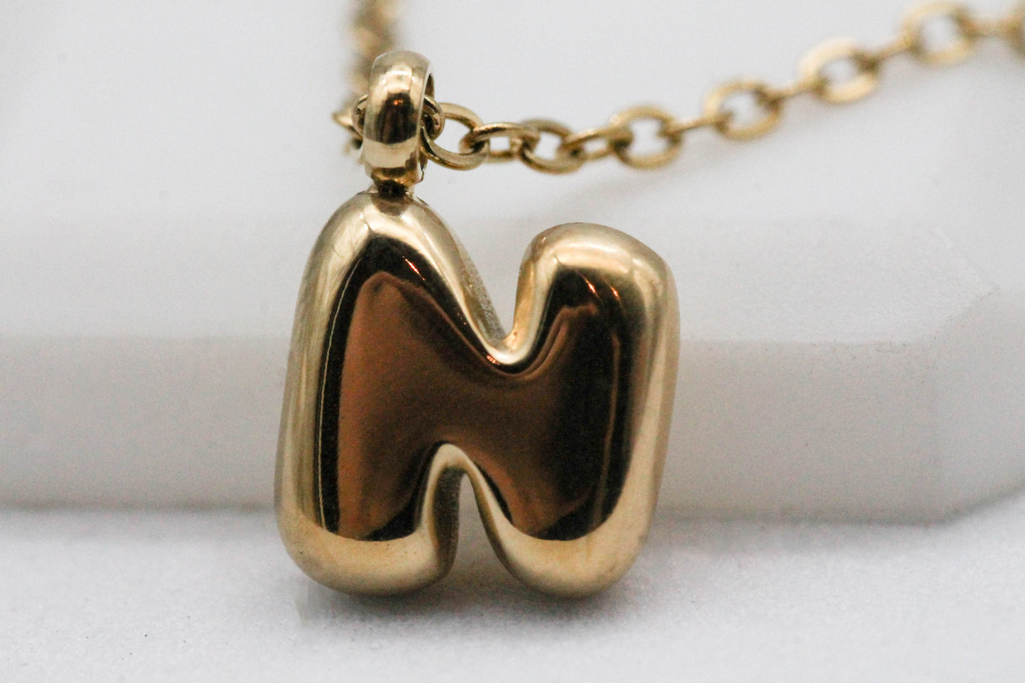 COLLAR INICIAL GLOBO MINI 8MM; TONO DORADO ¡Elige tu inicial!