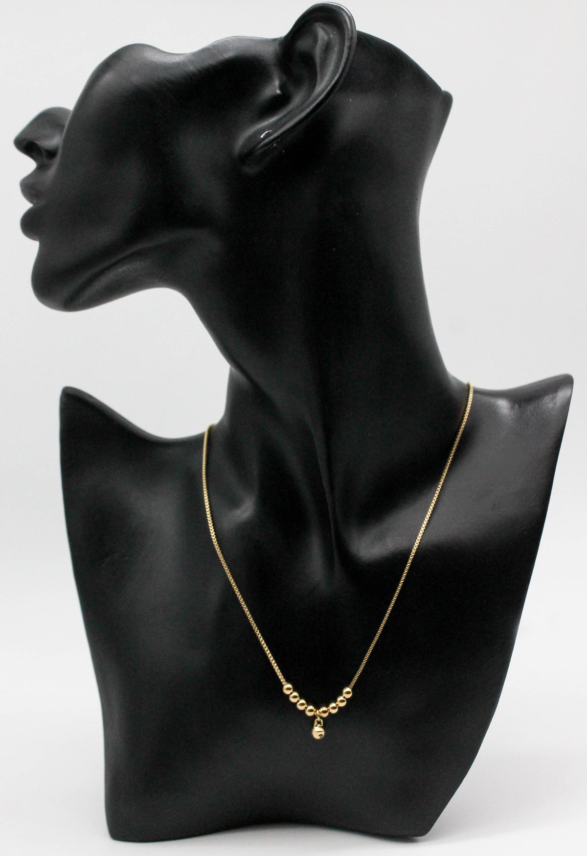 COLLAR CADENA CUADRADA 8 ESFERAS (4MM) CASCABEL AL CENTRO COLGANDO (5MM), 45CM + EXTENSION DE 5CM, TONO DORADO