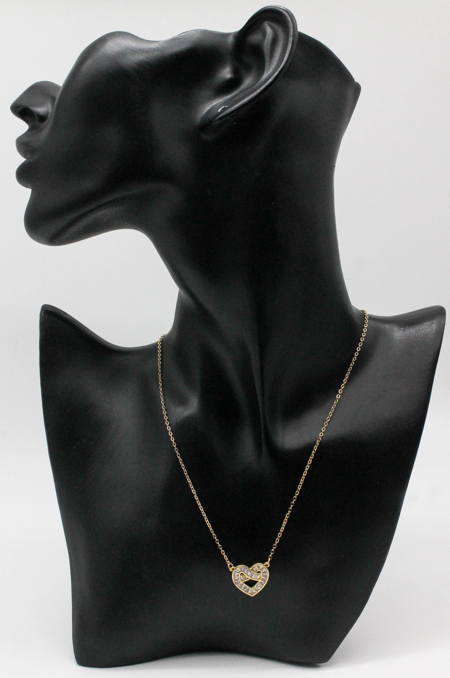 COLLAR CORAZON ENTRELAZADO CIRCONIAS 15MM, DIJE ALEACION DE METAL; 40CM + EXTENSION DE 5CM; TONO DORADO