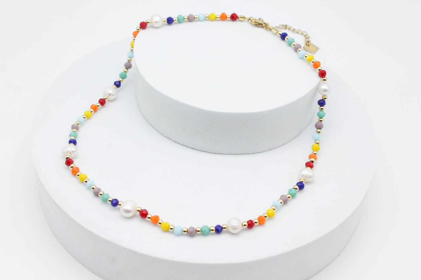 *COLLAR CRISTALES DE COLORES, 7 PERLAS DE RIO, ESFERAS DORADAS, 42CM + EXTENSION 5.5CM; TONO DORADO*