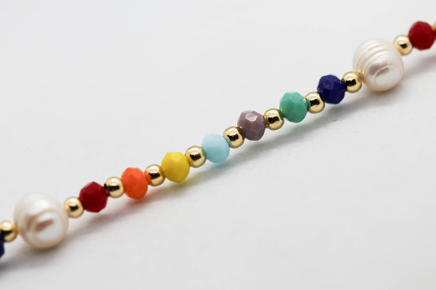 *COLLAR CRISTALES DE COLORES, 7 PERLAS DE RIO, ESFERAS DORADAS, 42CM + EXTENSION 5.5CM; TONO DORADO*