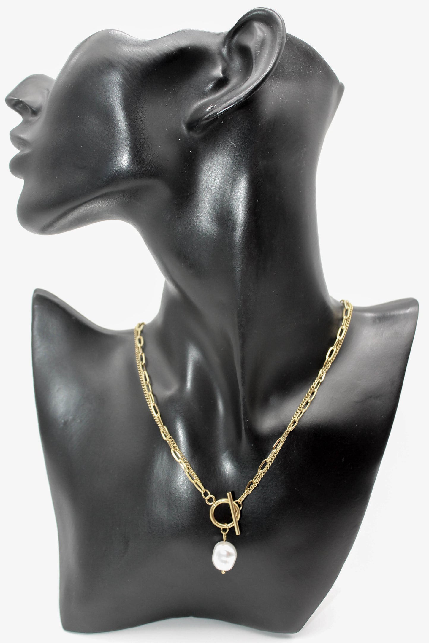 COLLAR DOBLE PERLA SINTETICA BROCHE DELANTE; TONO DORADO
