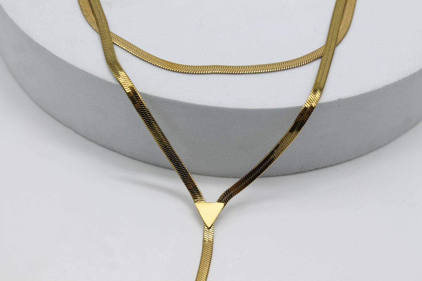 COLLAR DOBLE CADENA PLANCHADA SHOCKER Y CORBATIN; TONO DORADO