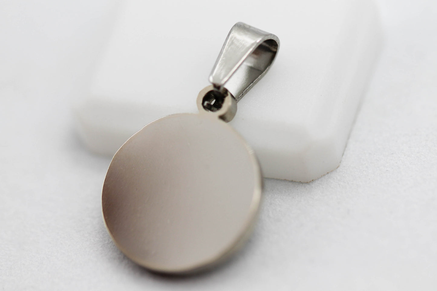 DIJE LISO CIRCULAR 15MM; TONO PLATEADO