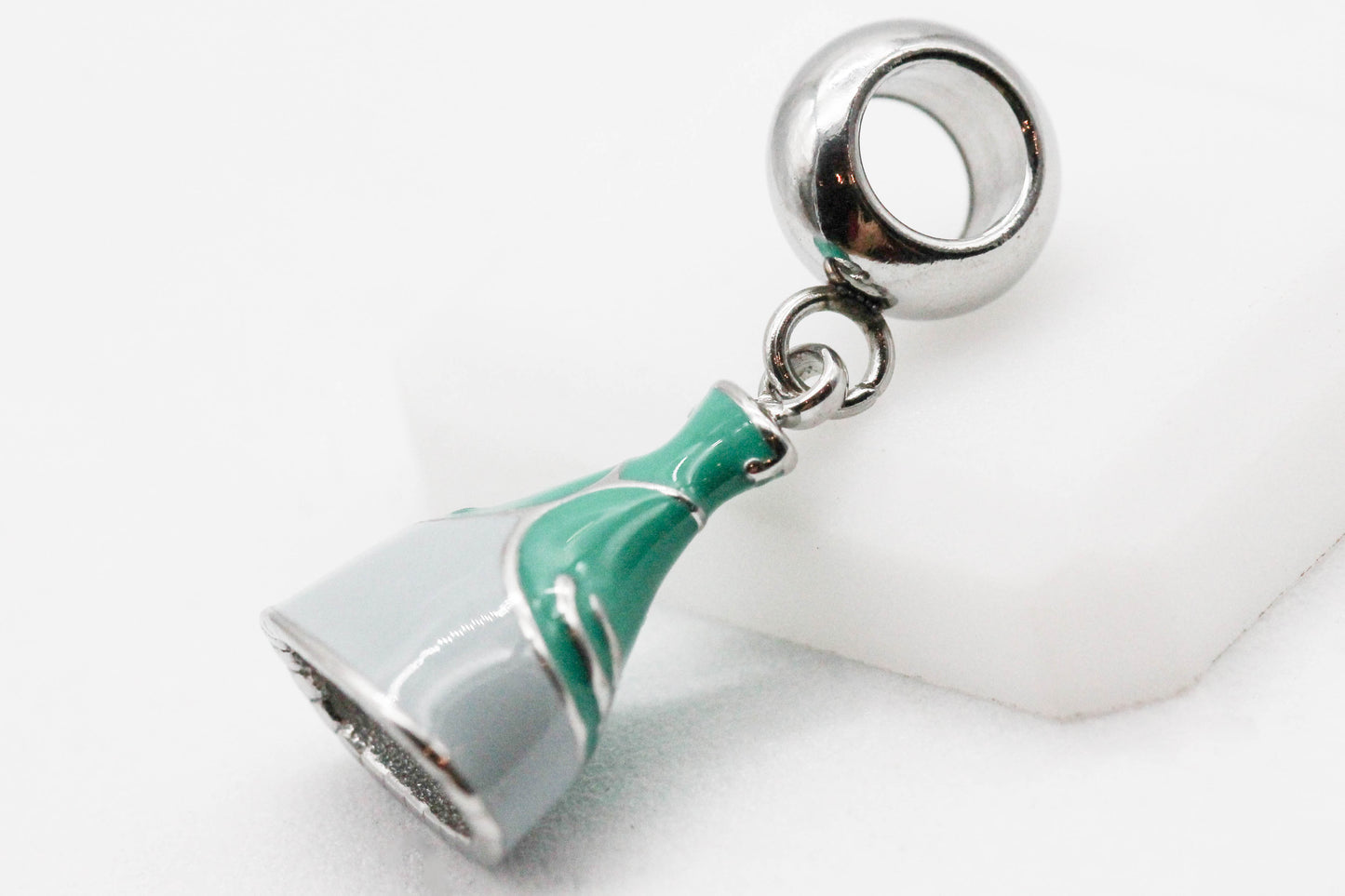 CHARM VESTIDO ARIEL AZUL CIELO/ VERDE AZULADO COLGANTE