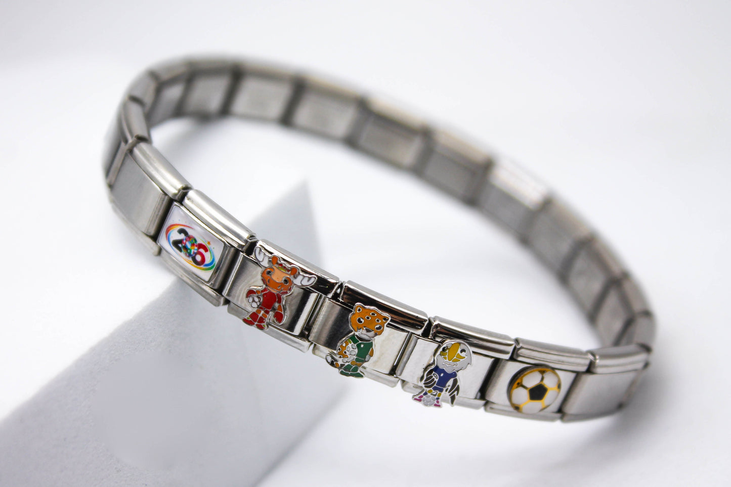 PULSERA ITALIANA MUNDIAL 2026; TONO PLATEADO