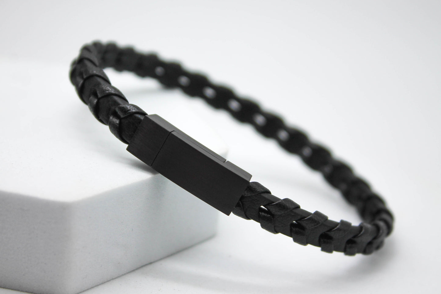 PULSERA CABALLERO PIEL ESPIGAS NEGRA; BROCHE ACERO NEGRO