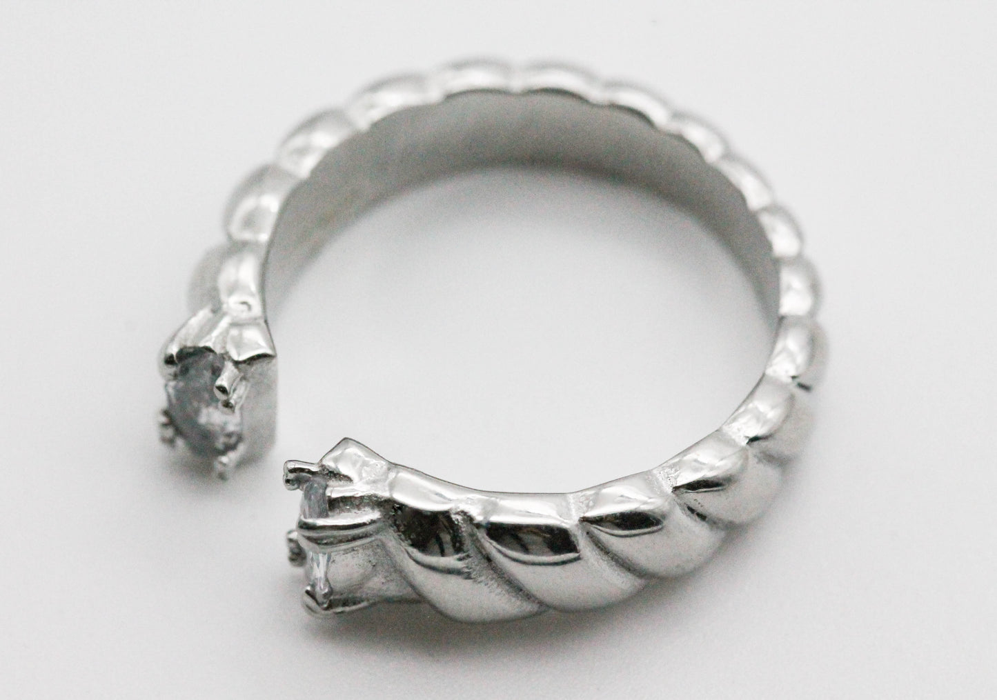 ANILLO AJUSTABLE CUERDA CIRCONIAS ADENTRO, TONO PLATEADO