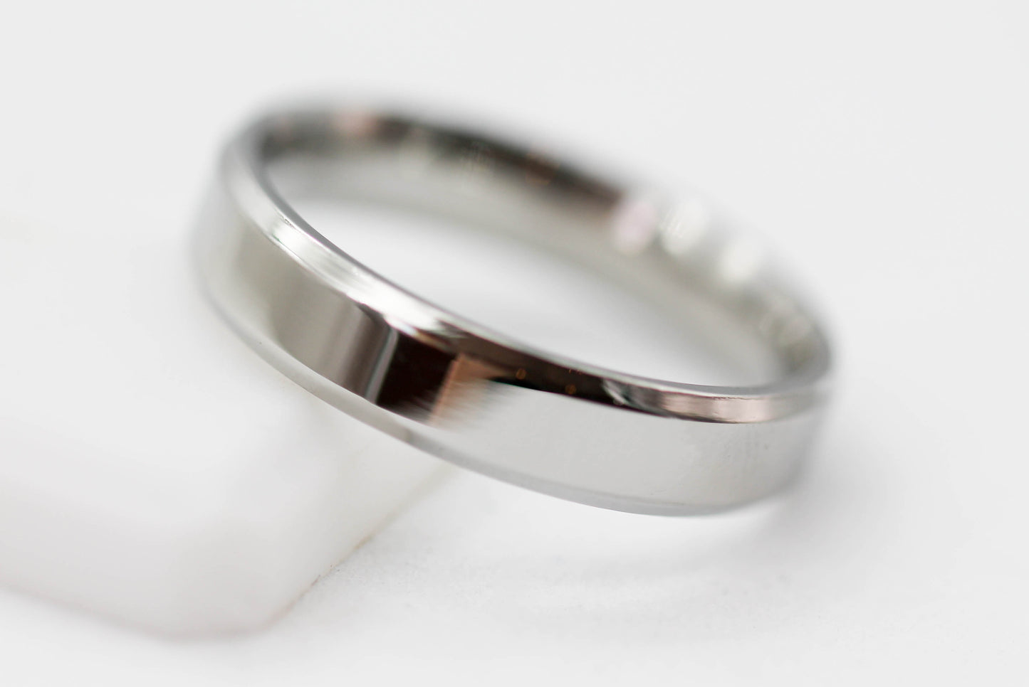 ANILLO ARGOLLA UNISEX PLANA 7MM FILOS PLANOS; TONO PLATEADO