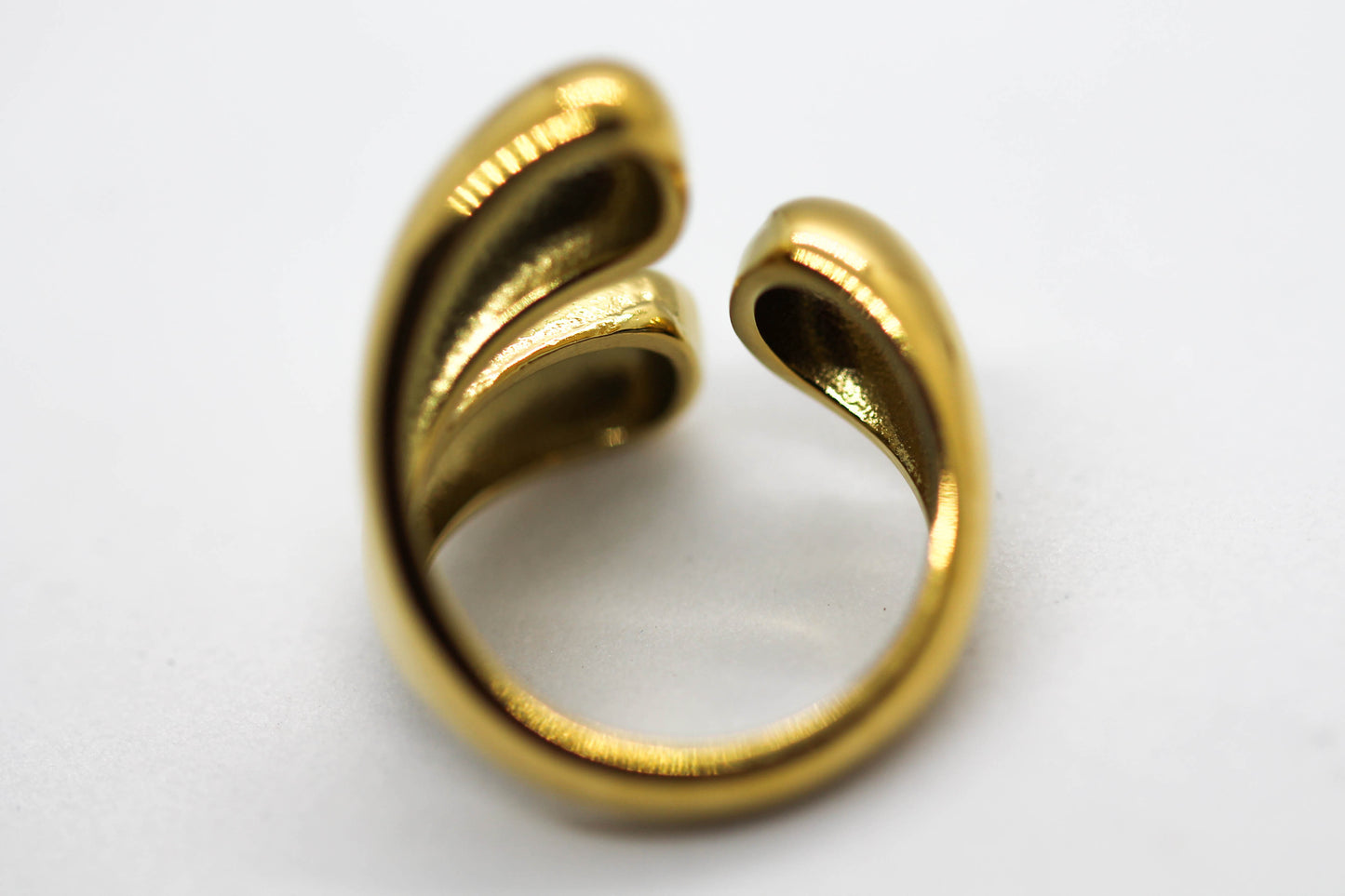 ANILLO TRIPLE BRAZO ABIERTO; TONO DORADO