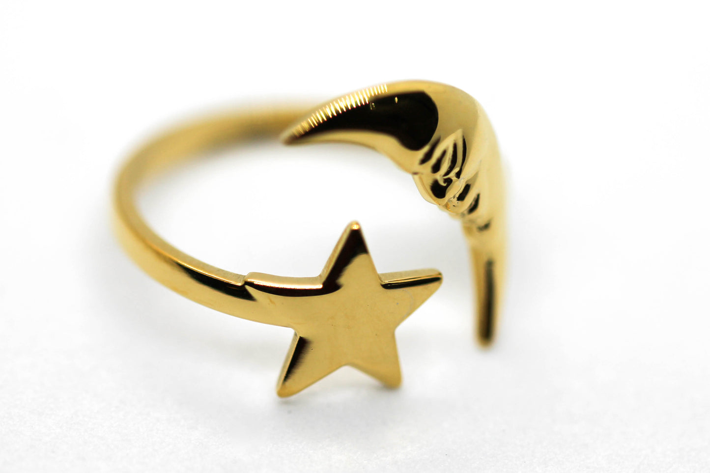 *ANILLO AJUSTABLE LUNA ESTRELLA; TONO DORADO*