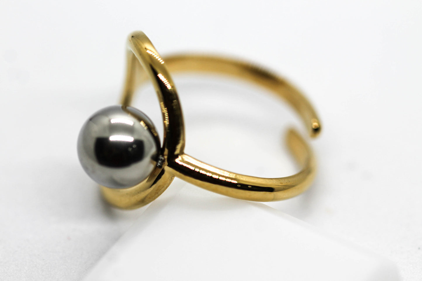 *ANILLO AJUSTABLE OVALO Y ESFERA; TONOS DORADO Y PLATEADO*